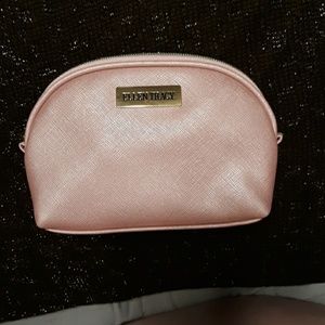 NWOT Ellen Tracy cosmetic bag